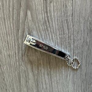 NEW Stylo Fingernail / Toenail Nail Clippers with Chain